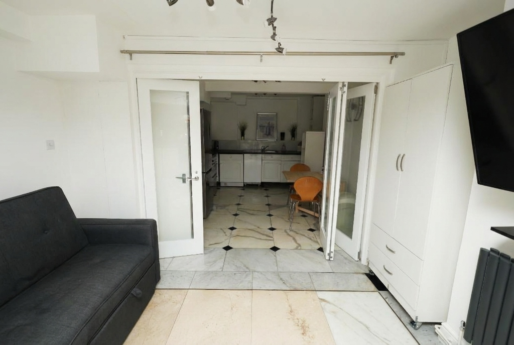 Property photo 2 of 11 Image 1