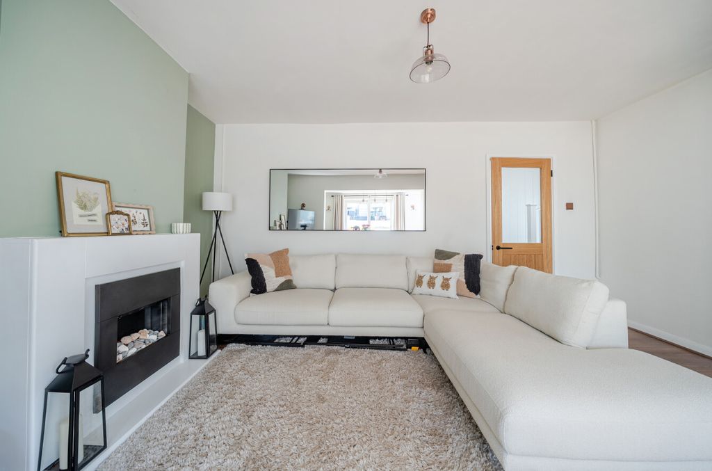 Property photo 3 of 15 1504342-22-6A7Ca1...