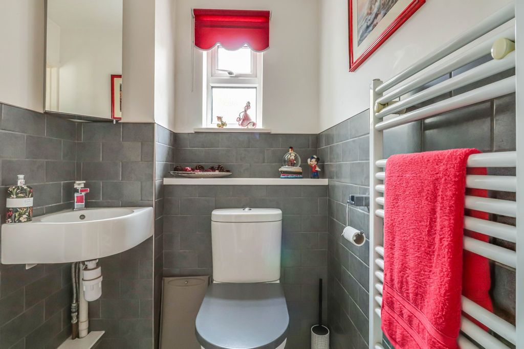 Property photo 3 of 19