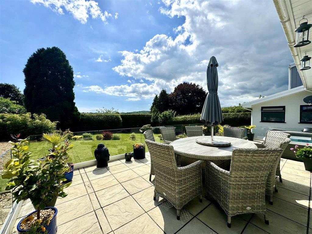 Property photo 2 of 47 Gardens