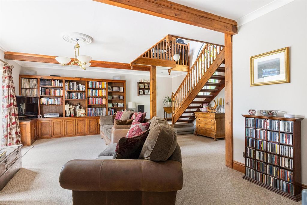 Property photo 2 of 27 010A1989-Hdr.Jpg