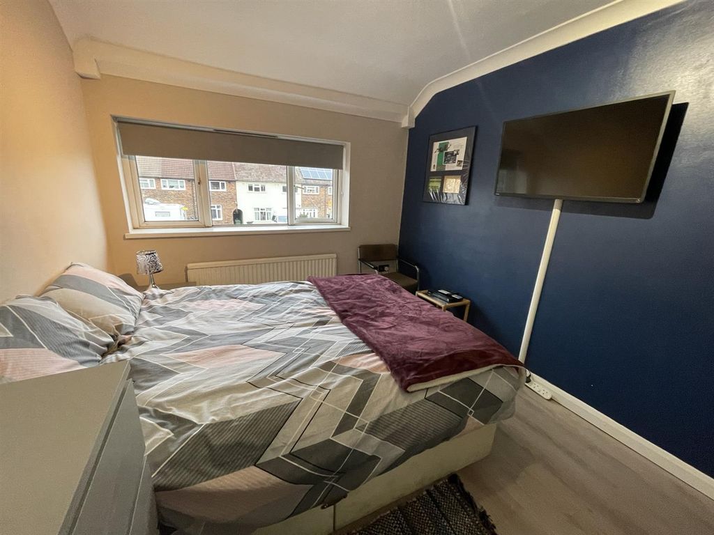Property photo 2 of 7 Room