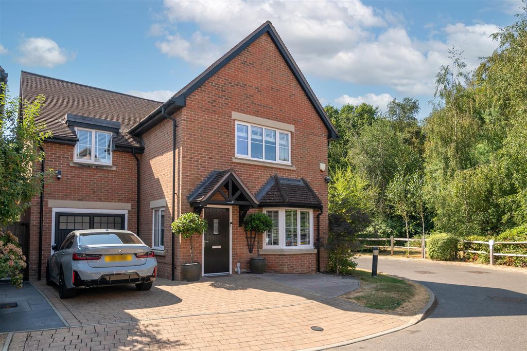 Property photo 1 of 17 13 Wychwood Externals-13.Jpg