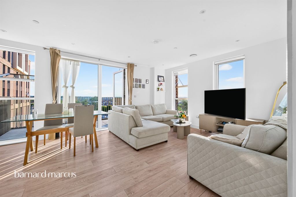 Property photo 1 of 11
