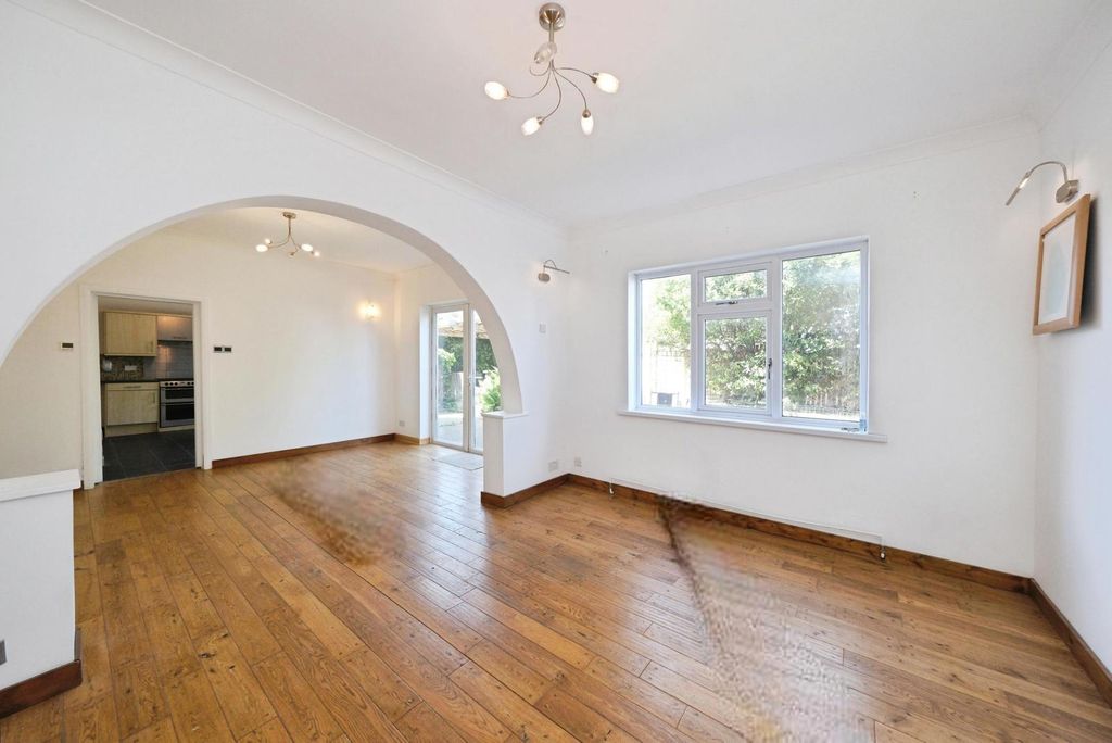 Property photo 3 of 19 Pbox-Img.Jpg
