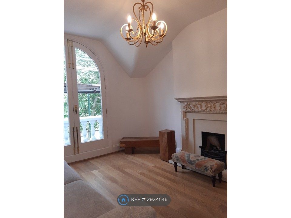 Property photo 3 of 25 Living Room