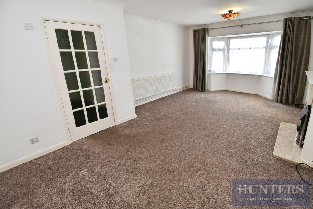 Property photo 2 of 10 Living Room