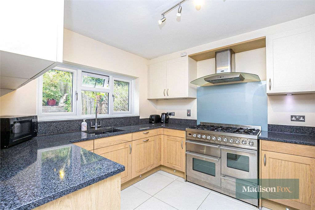Property photo 3 of 24 Picture No. 28