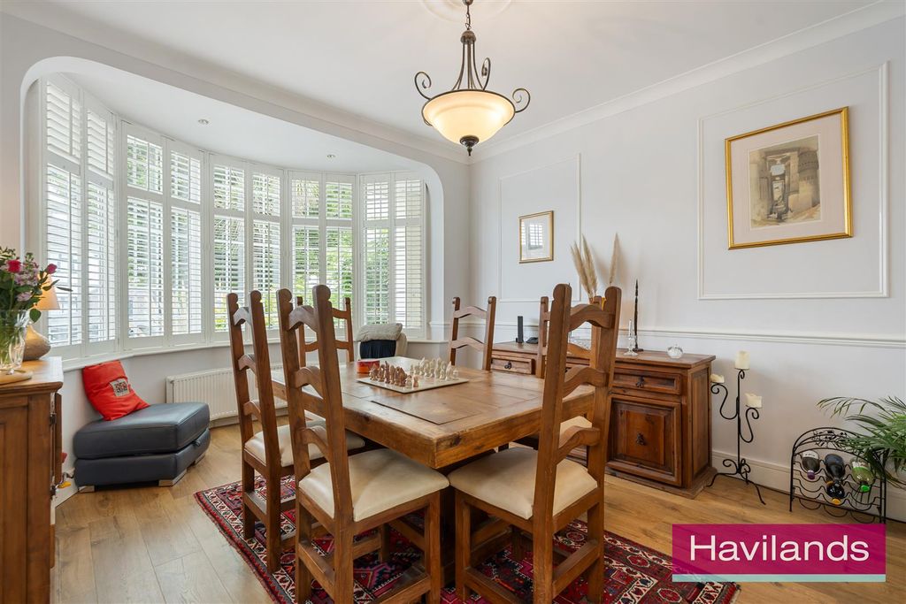 Property photo 3 of 22 Halstead Road-18.Jpg