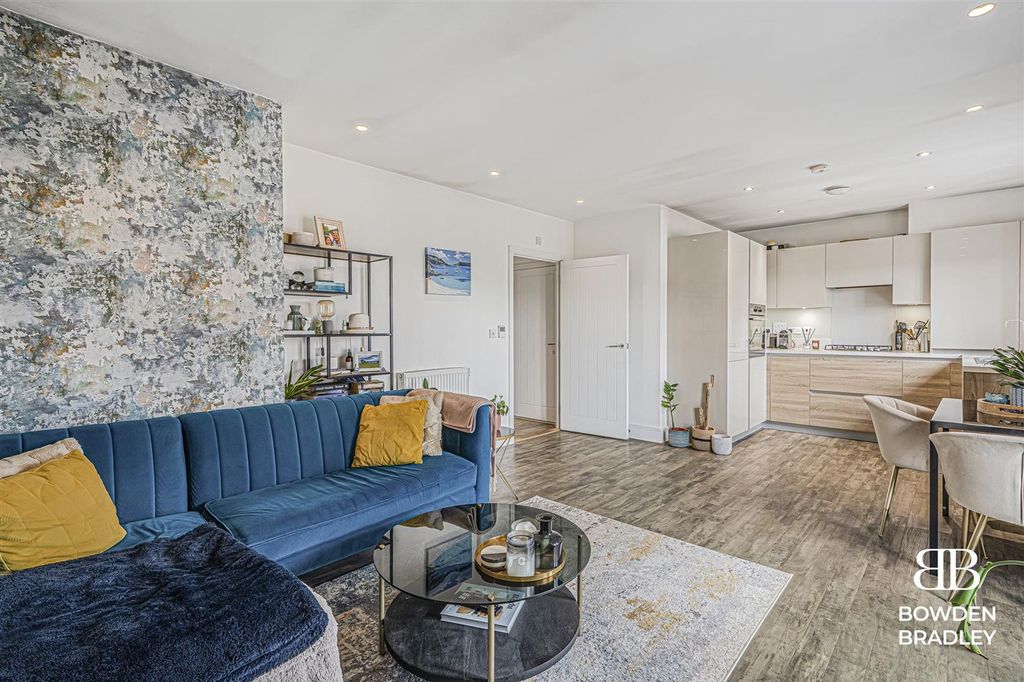 Property photo 1 of 18 Kitchen/Living Room