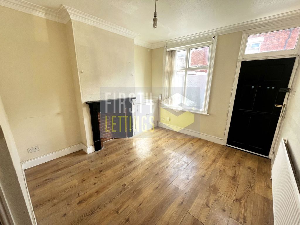 Property photo 1 of 8 Photo 7