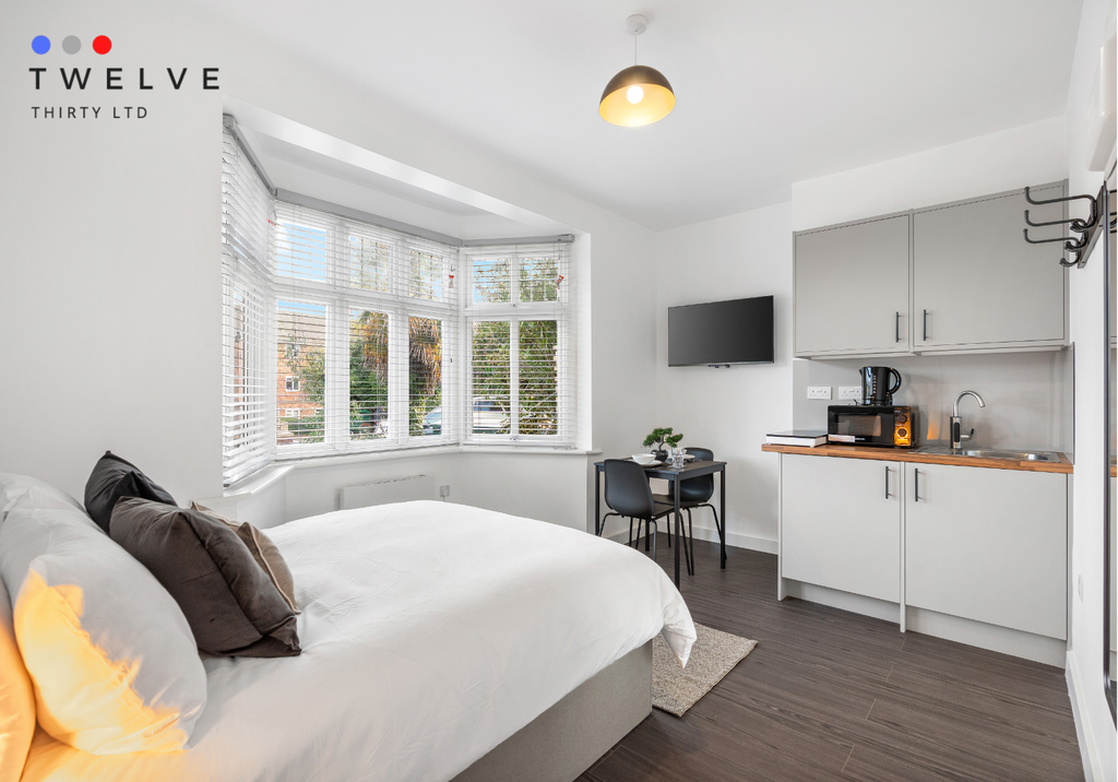 Property photo 2 of 12 Entire Studio