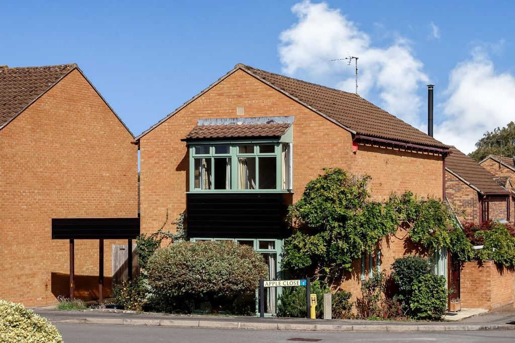 Property photo 1 of 24 4-Bed-House-Prestbury (25).Jpg