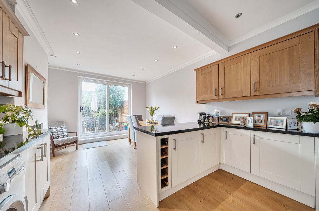 Property photo 2 of 27 1343844-11-68B178...