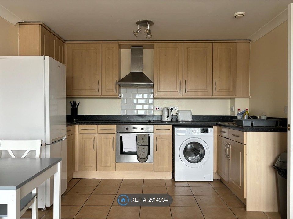Property photo 3 of 21 Kitchen