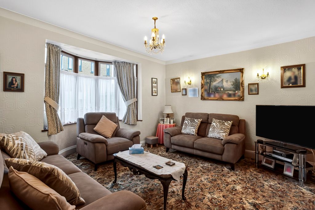 Property photo 3 of 27