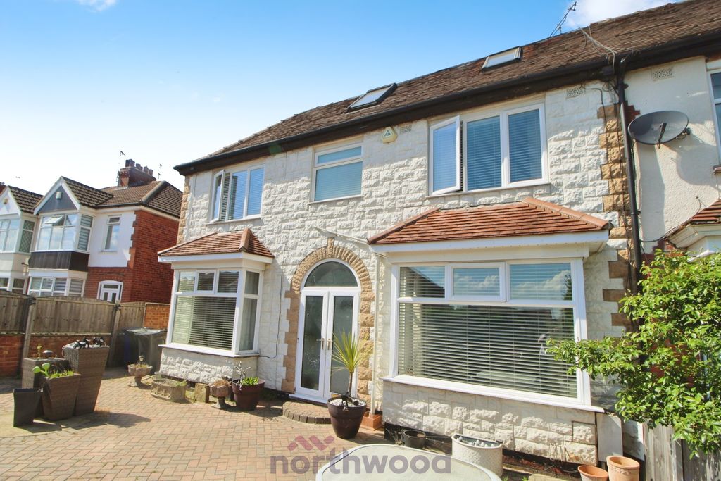 Property photo 3 of 28