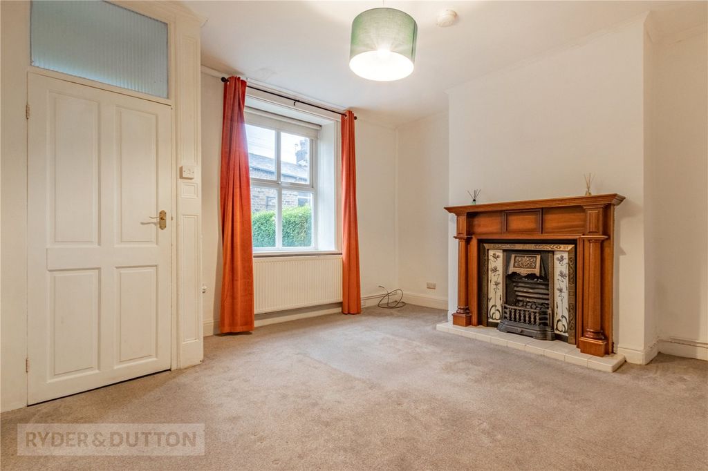 Property photo 3 of 18 Lounge