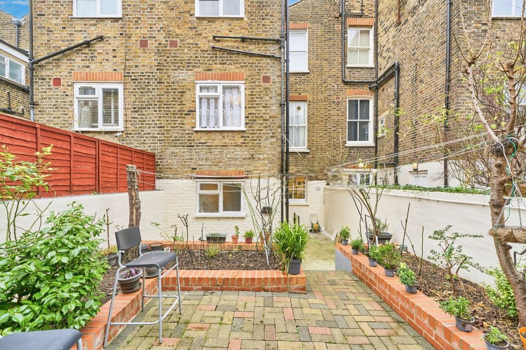 Property photo 2 of 18 17