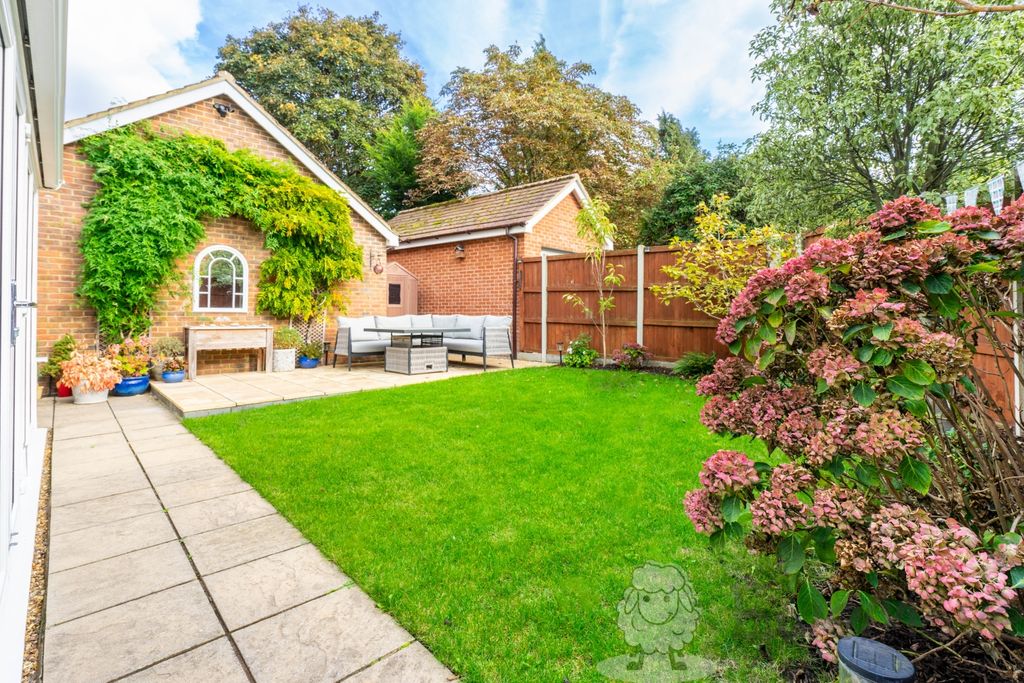 Property photo 3 of 12 Garden