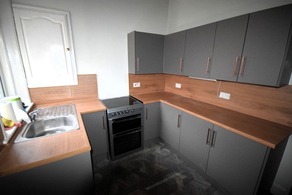 Property photo 2 of 7 Kitchen