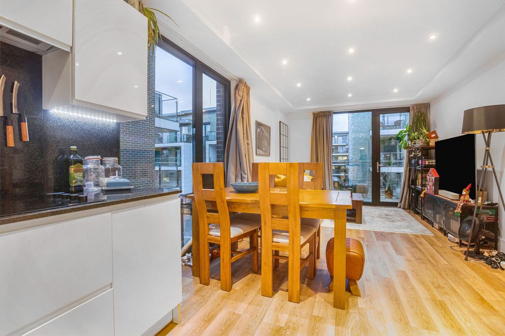 Property photo 3 of 8