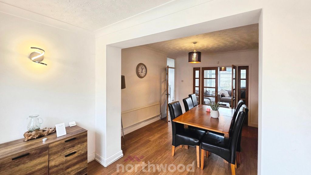 Property photo 2 of 31