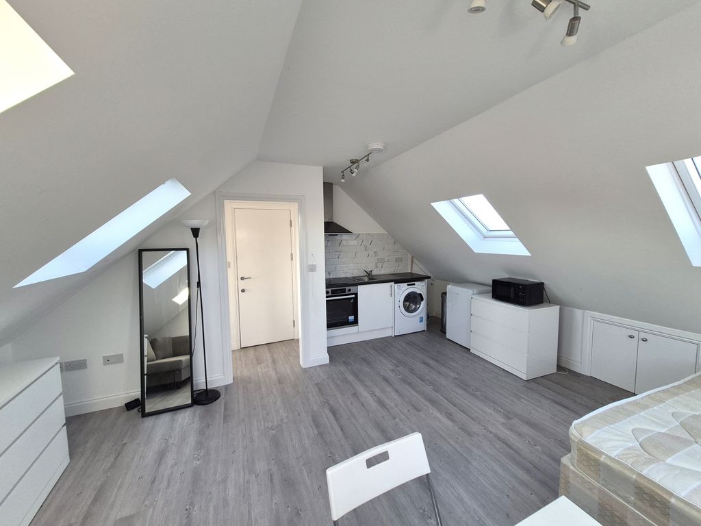 Property photo 2 of 11 Gallery