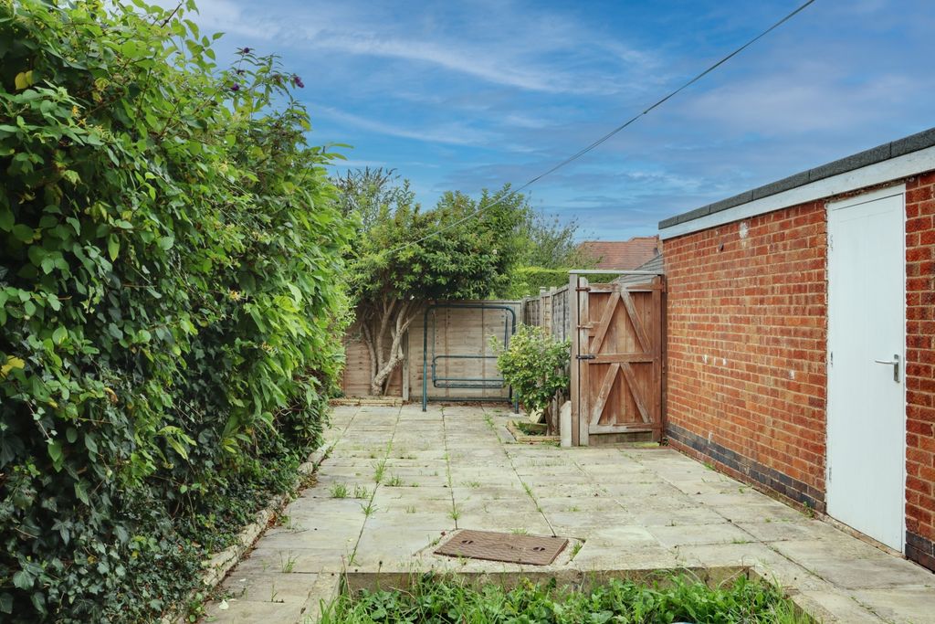 Property photo 3 of 22 Garden