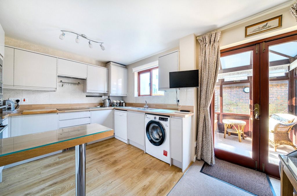 Property photo 3 of 17 Kitchen