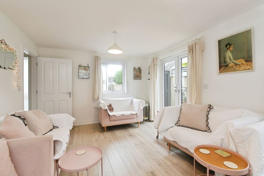 Property photo 3 of 17 Photo