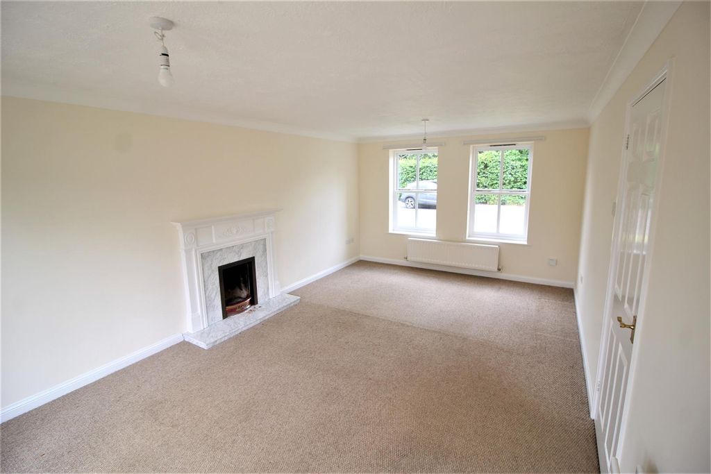 Property photo 3 of 14 Sitting Room