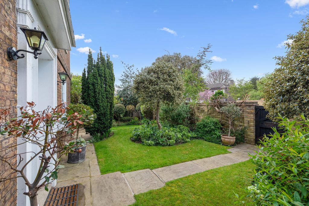 Additional image 2 of 5 bed detached house for saleHigh Street, Hampton TW12