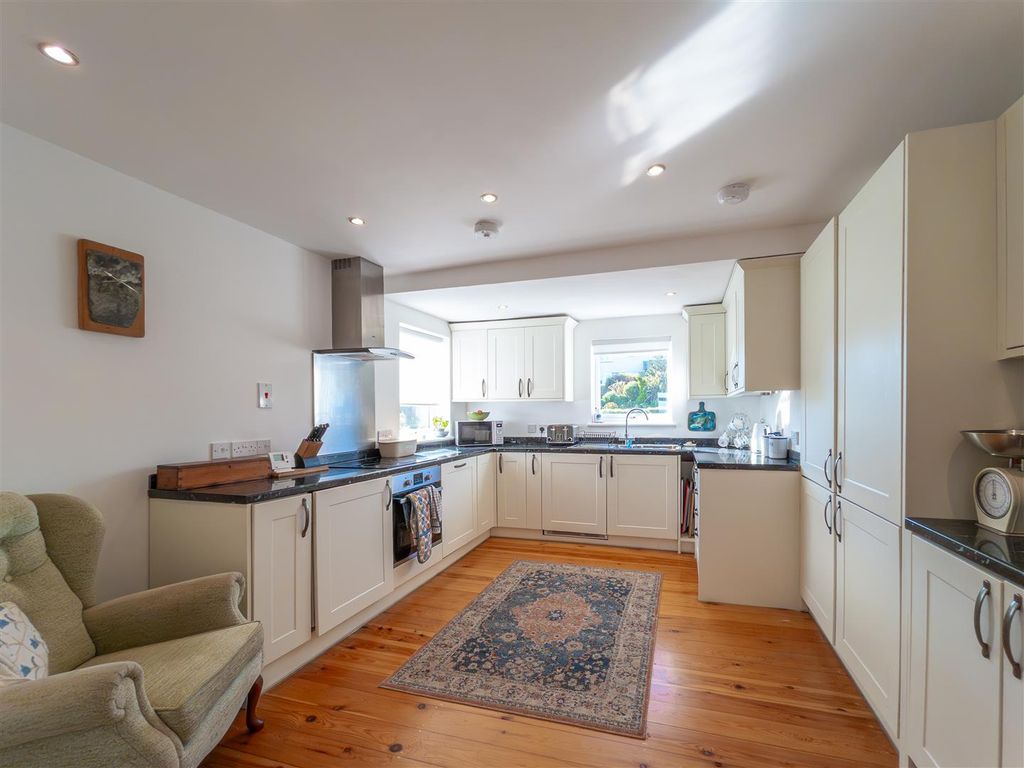 Property photo 3 of 43 Four Winds, Mullion-2.Jpg