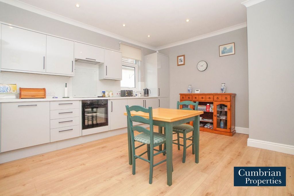 Property photo 2 of 16 Dining Kitchen