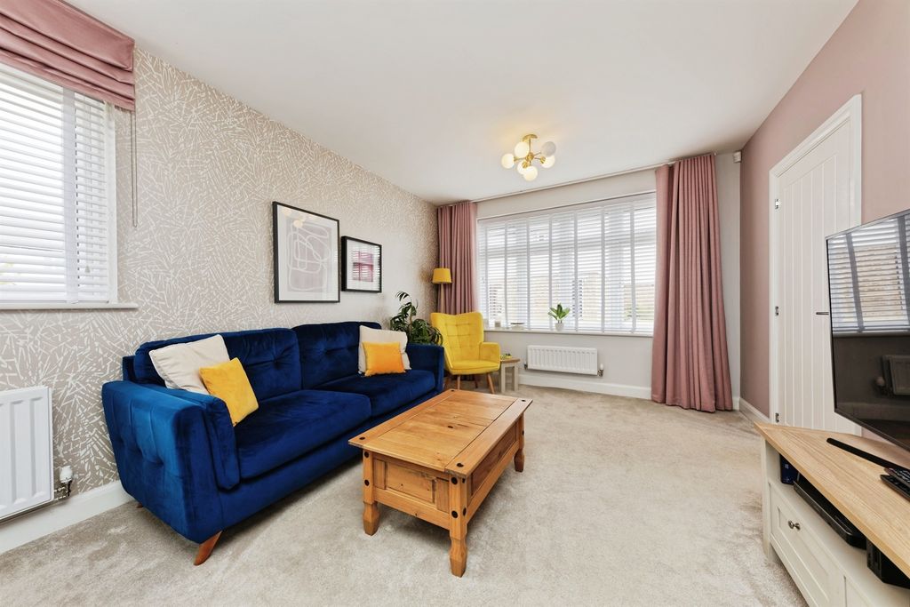 Property photo 3 of 17
