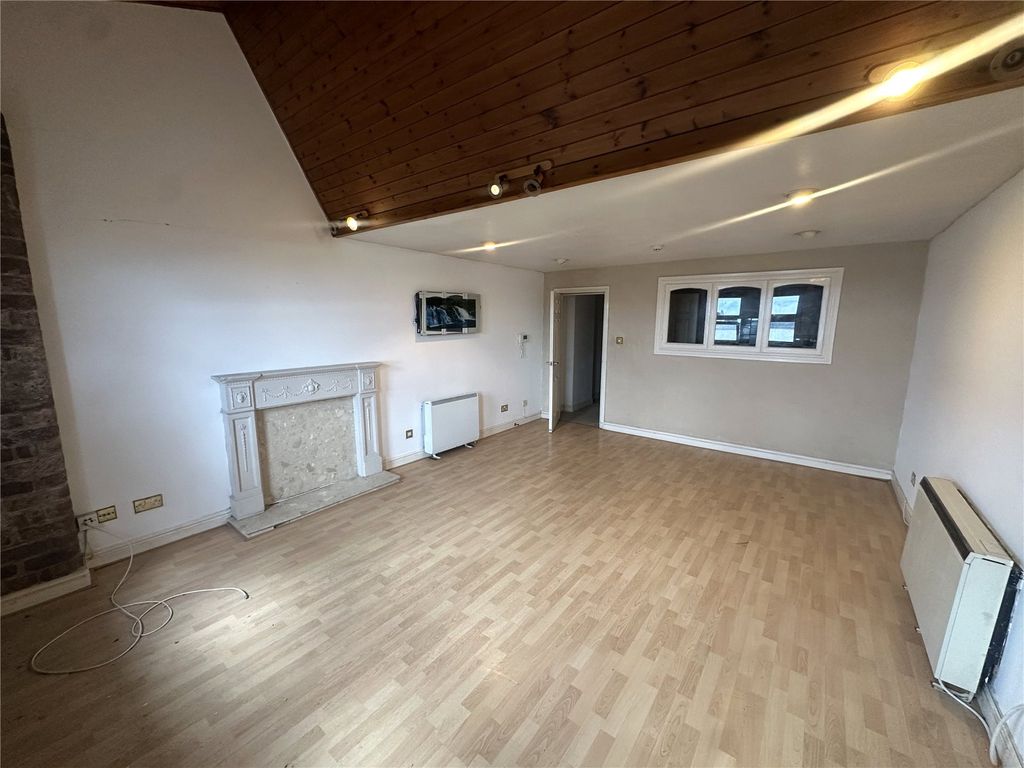 Property photo 3 of 23 Picture No. 03