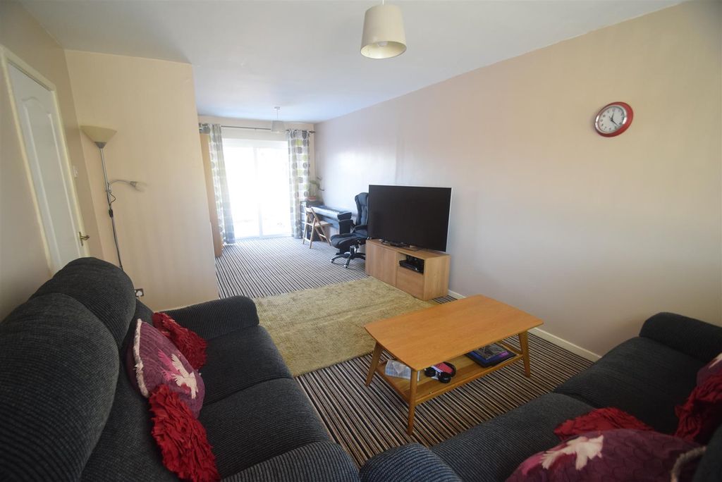 Property photo 2 of 17 Lounge.Jpg