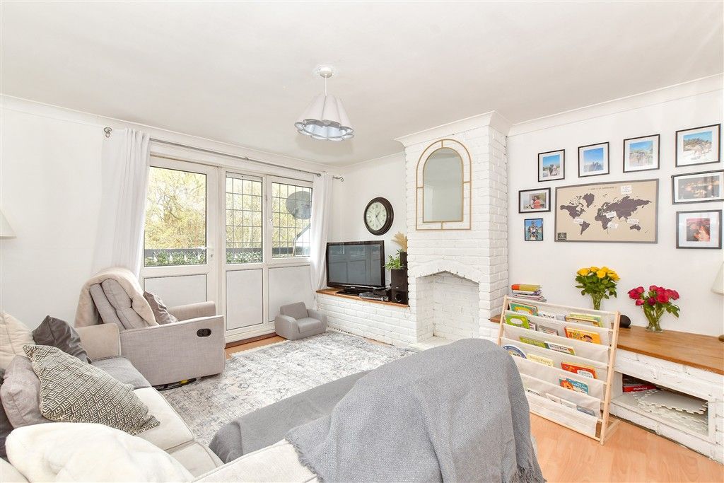 Property photo 3 of 7 Lounge