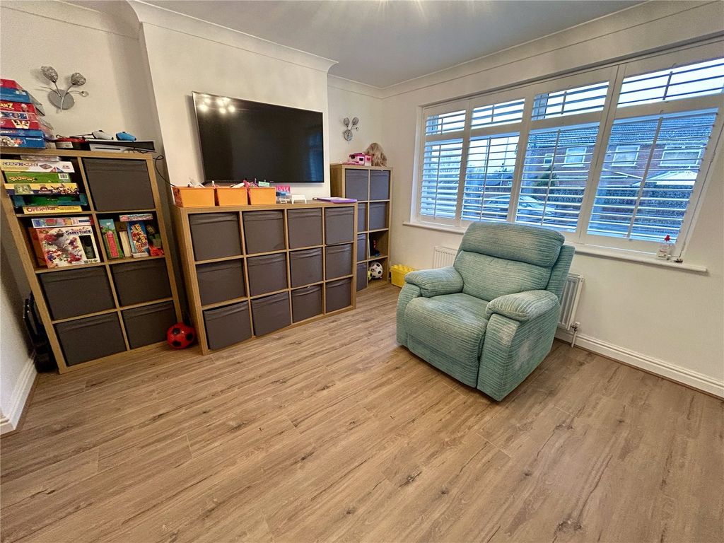 Property photo 3 of 17 Living Room