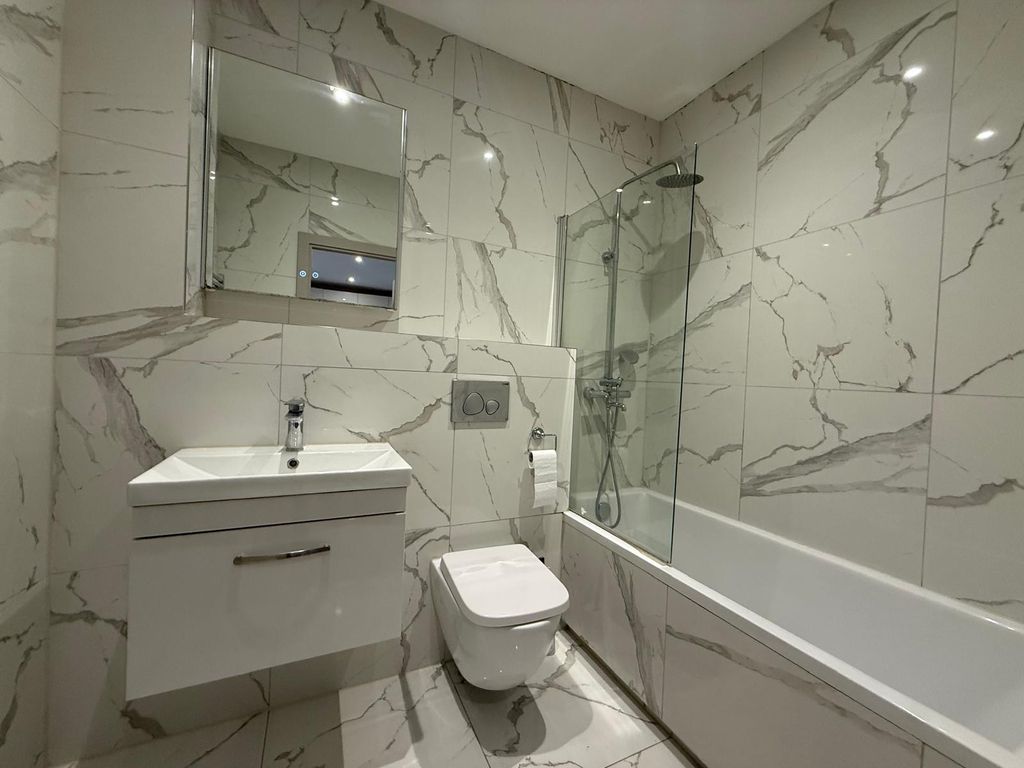 Property photo 2 of 6 Bathroom