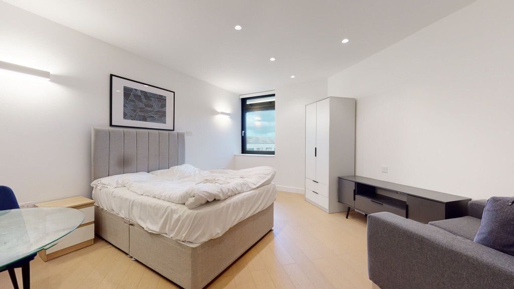 Property photo 1 of 8 Bedroom