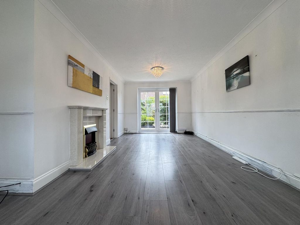 Property photo 3 of 31