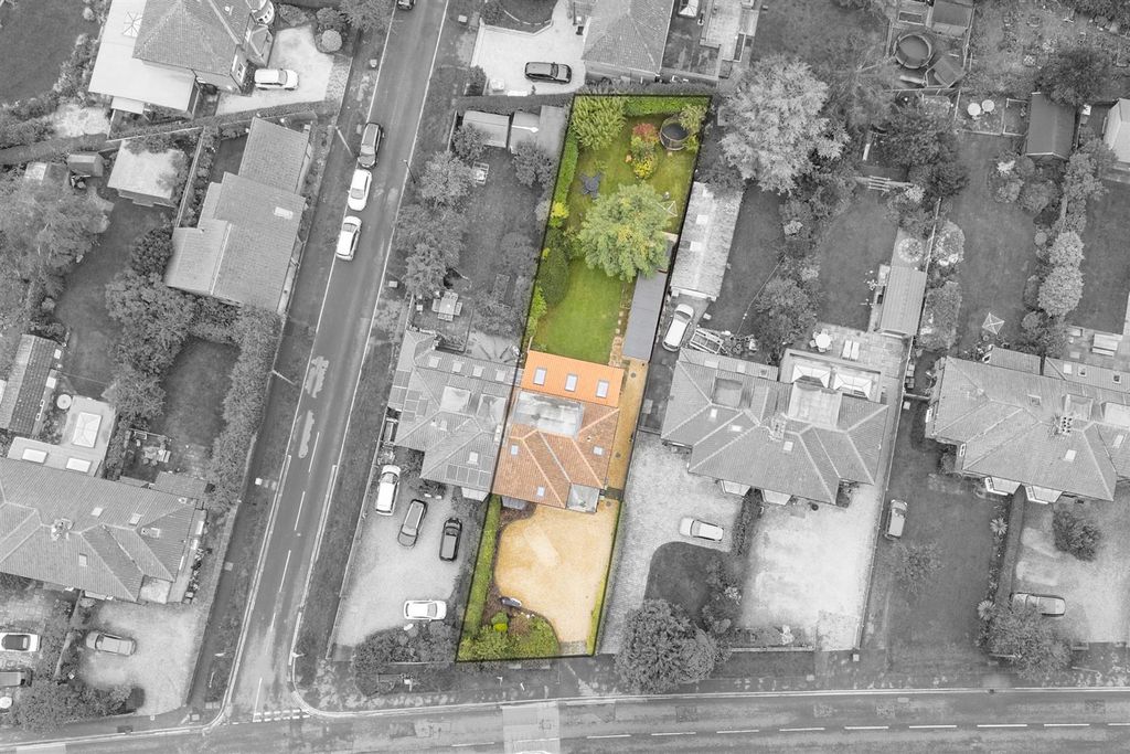 Property photo 3 of 38 27_Sim_Balk_Lane__13.Jpg