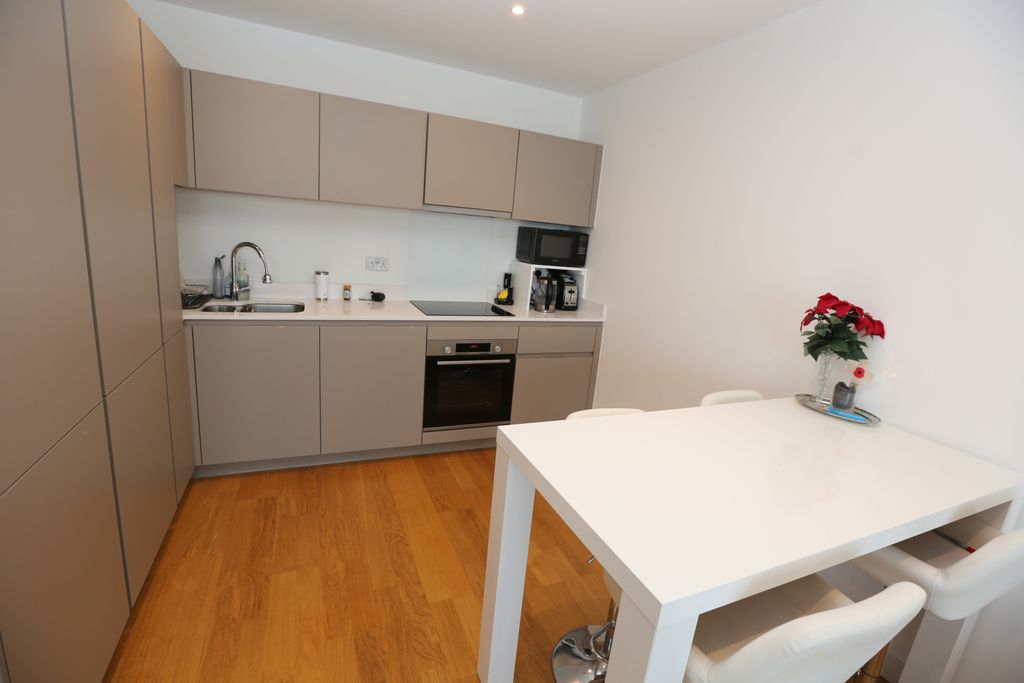 Property photo 1 of 8 One Bedroom Flat To Let