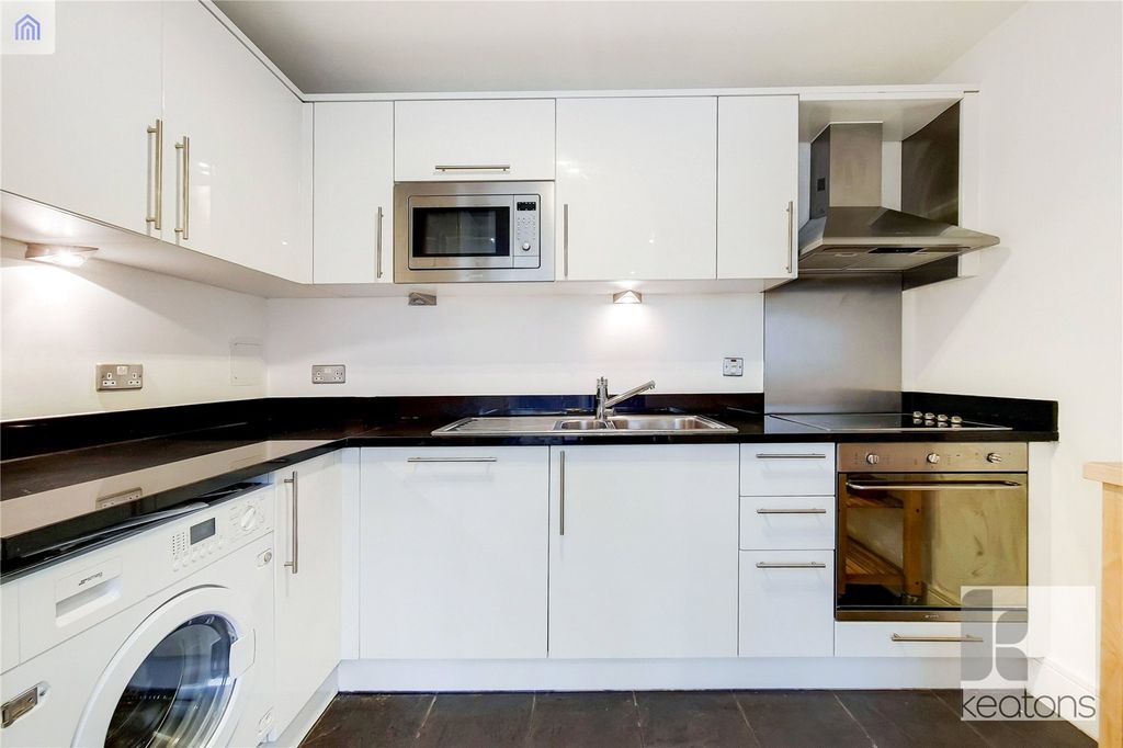 Property photo 3 of 6 Kitchen