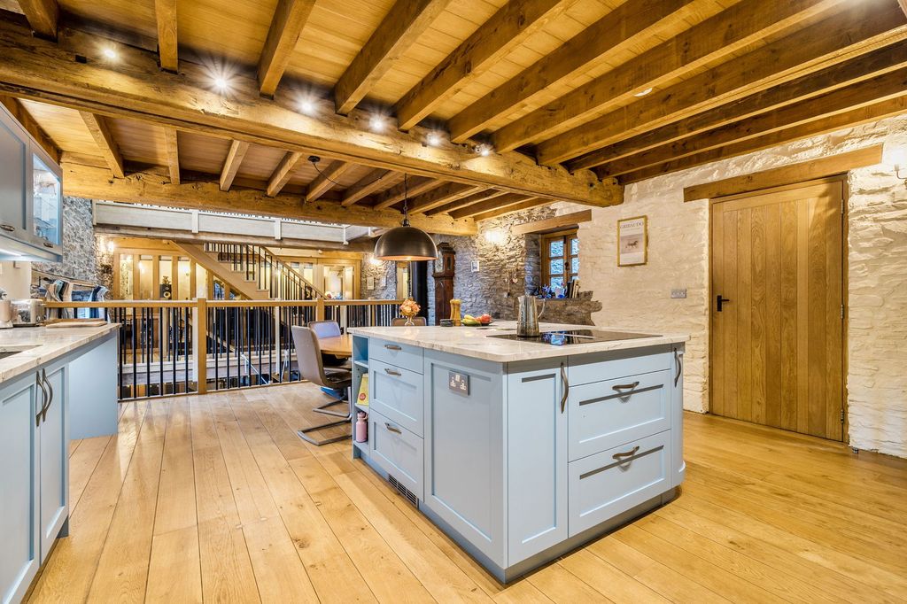 Property photo 2 of 38