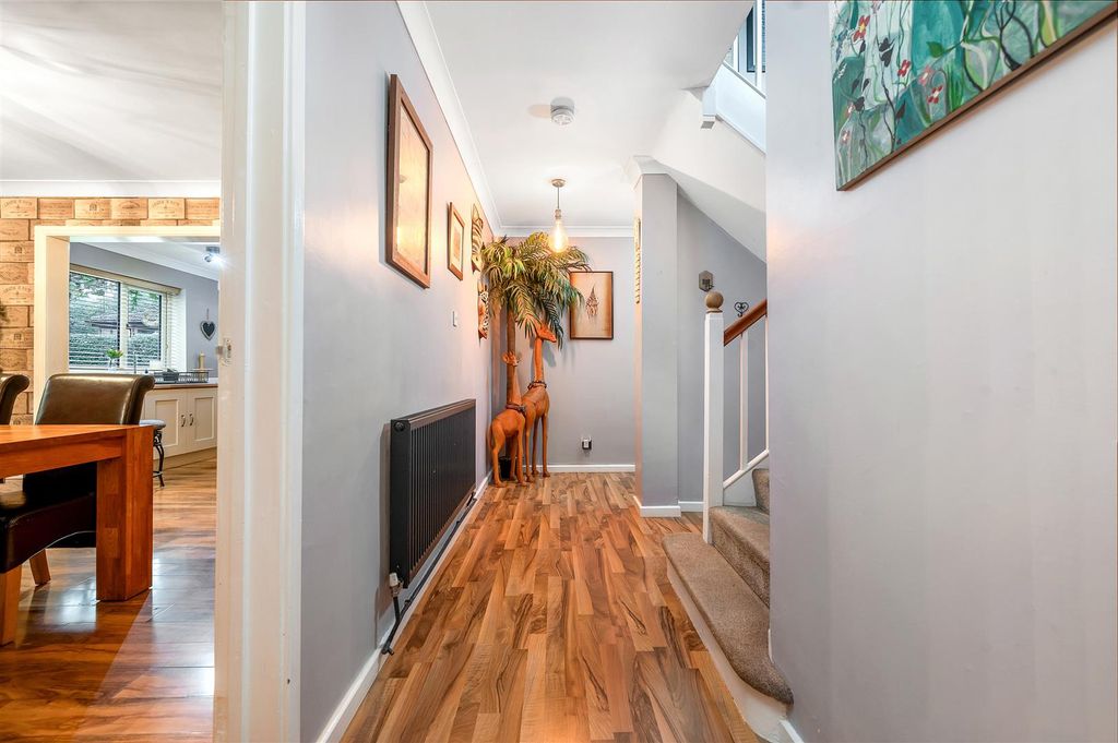 Property photo 2 of 33