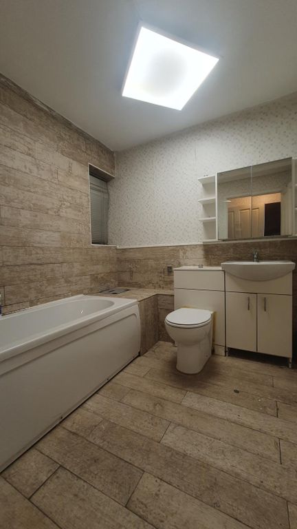 Property photo 3 of 7 Gallery