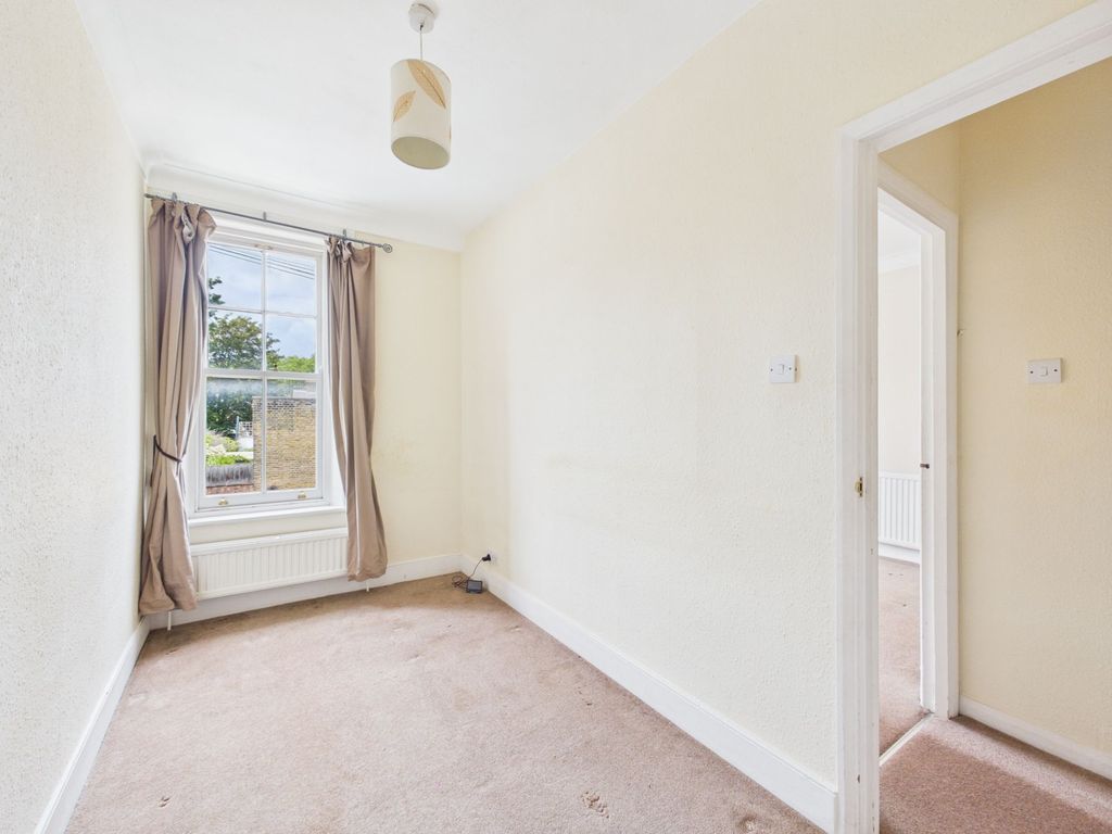 Property photo 2 of 25